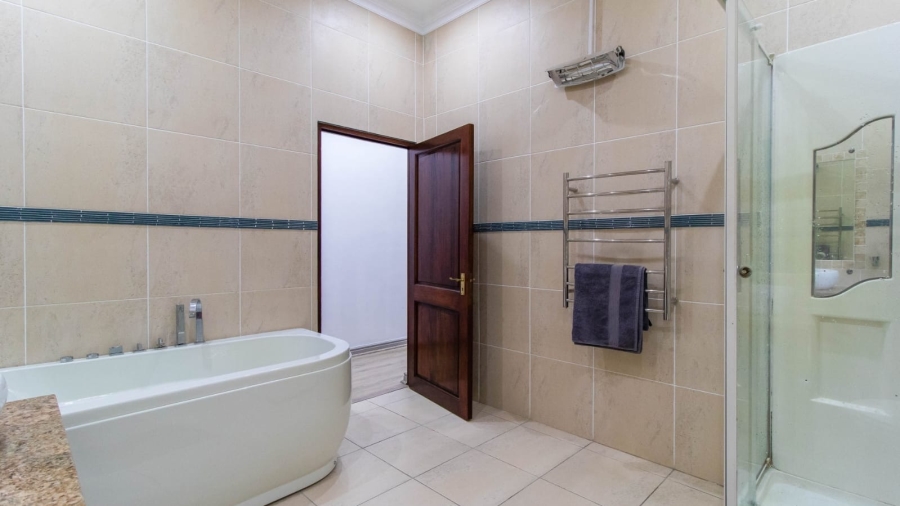 5 Bedroom Property for Sale in Klein Zevenwacht Western Cape